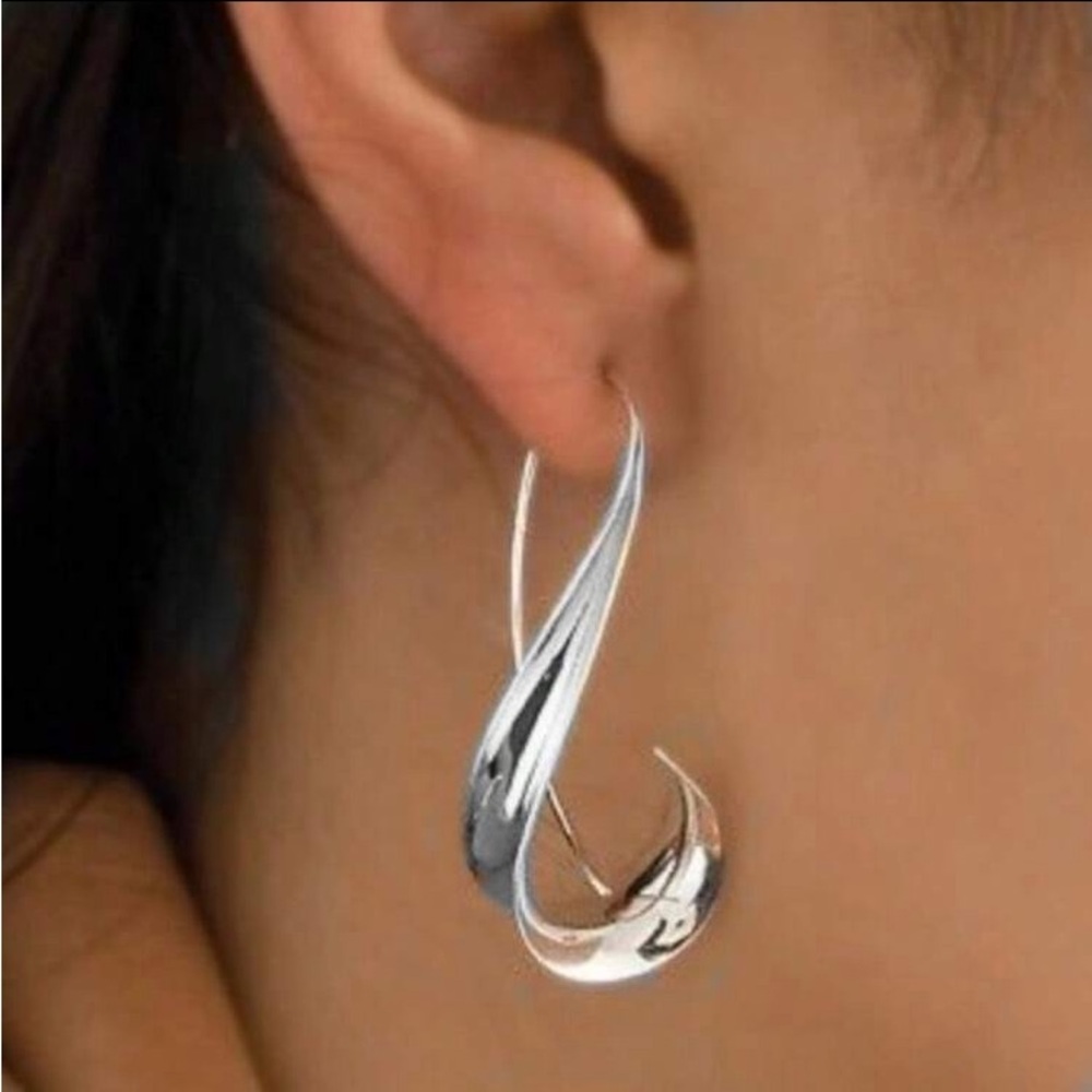 🆕 Silver S Shaped Drop Earrings!!!  Brand New!